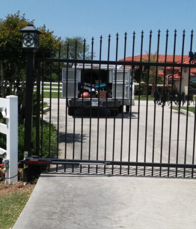 A Beginner’s Guide to Choosing the Wrought Iron Gates