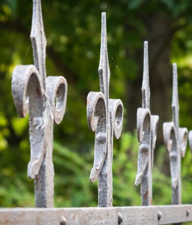 A Beginner’s Guide to the Benefits of Wrought Iron Fencing